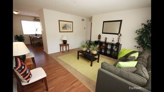 Hidden Oaks in Atlanta, GA - Building Photo