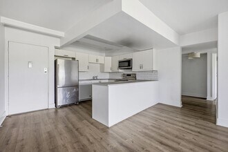 1701 Clinton St in Los Angeles, CA - Building Photo - Building Photo