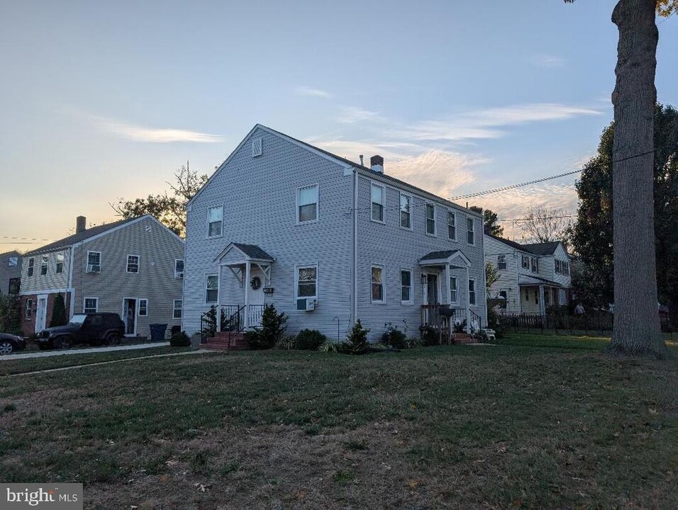 34 W Grant St in Woodstown, NJ - Building Photo