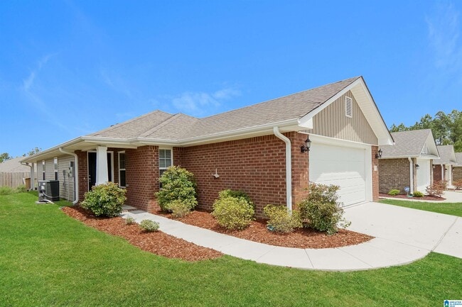 335 Village Dr in Calera, AL - Building Photo - Building Photo