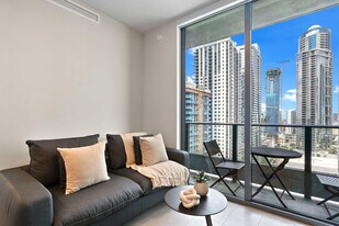 121 NE 5th St in Miami, FL - Building Photo