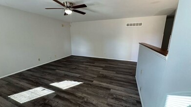 1615 Central Pkwy in Florissant, MO - Foto de edificio - Building Photo