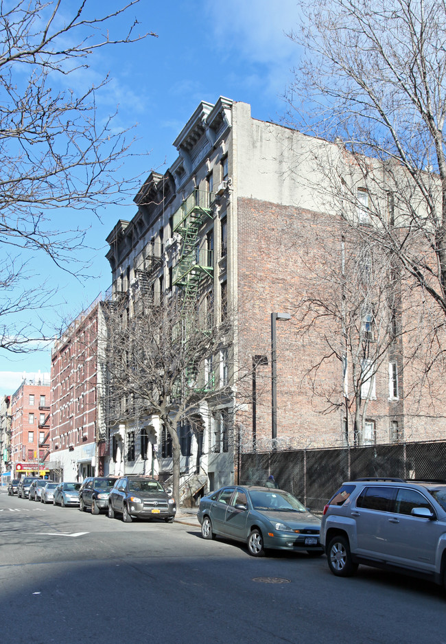 309 E 110th St in New York, NY - Building Photo - Building Photo