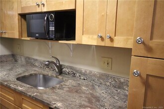 14 Newtown Rd in Danbury, CT - Building Photo - Building Photo