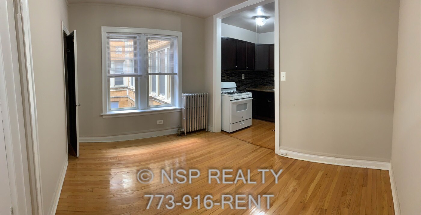 4265 W Addison St, Unit 1 in Chicago, IL - Building Photo
