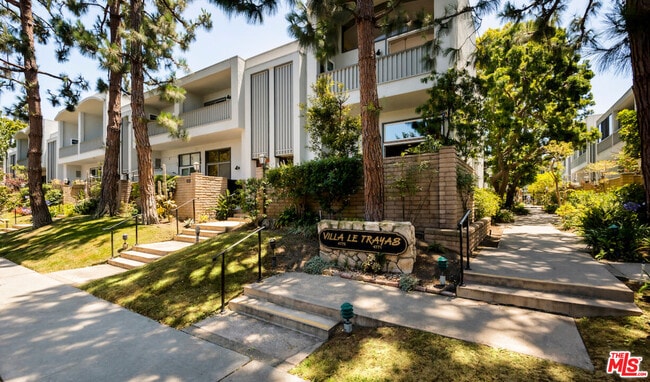 13219 Fiji Way in Marina Del Rey, CA - Building Photo - Building Photo