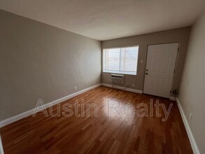 8049 Gravois Rd in St. Louis, MO - Building Photo - Building Photo