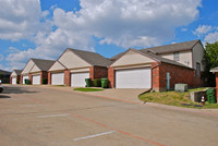 Wykeham Condominiums in Garland, TX - Foto de edificio - Building Photo