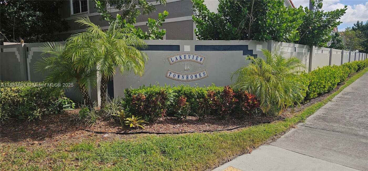 8372 SW 23rd Ct in Miramar, FL - Building Photo