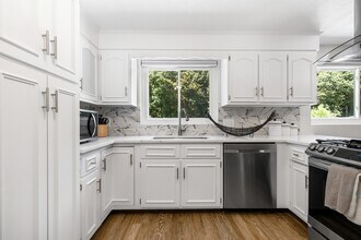 46 Juniper Dr in Saugus, MA - Building Photo - Building Photo