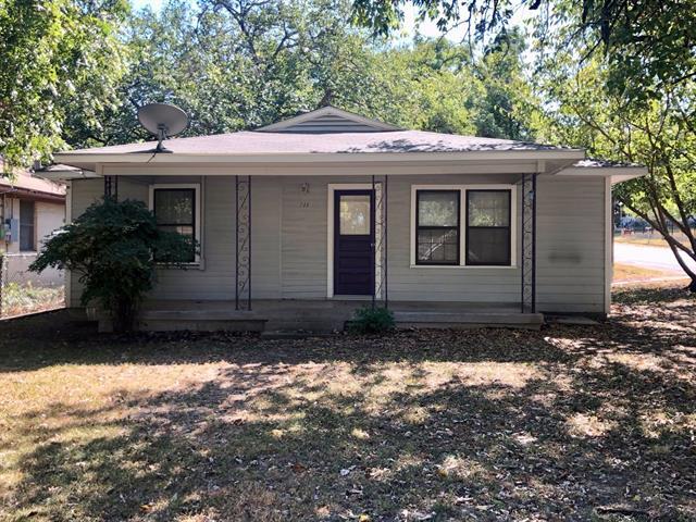 211 W Water St in Weatherford, TX - Building Photo