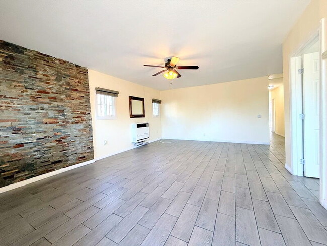 1235 W Florence Ave in Los Angeles, CA - Building Photo - Building Photo