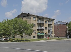 17695 De Pierrefonds Boul in Pierrefonds, QC - Building Photo