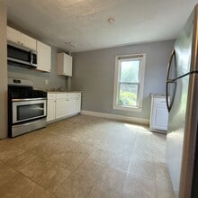 2112 W 93rd St, Unit Up Stairs in Cleveland, OH - Building Photo - Building Photo