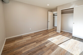 Euclid Estates in Cleveland, OH - Building Photo - Interior Photo