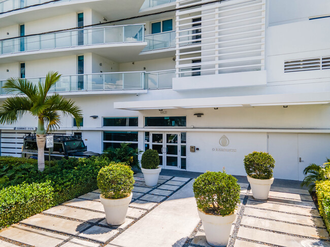 O Residences in Bay Harbor Islands, FL - Foto de edificio - Building Photo