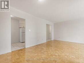 1385 Midland Ave in Toronto, ON - Building Photo - Building Photo