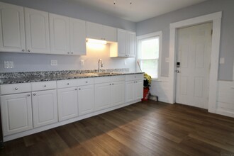 43 Garden St in Stonington, CT - Building Photo - Building Photo