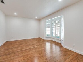 4304 Forest Bend Rd in Dallas, TX - Building Photo - Building Photo