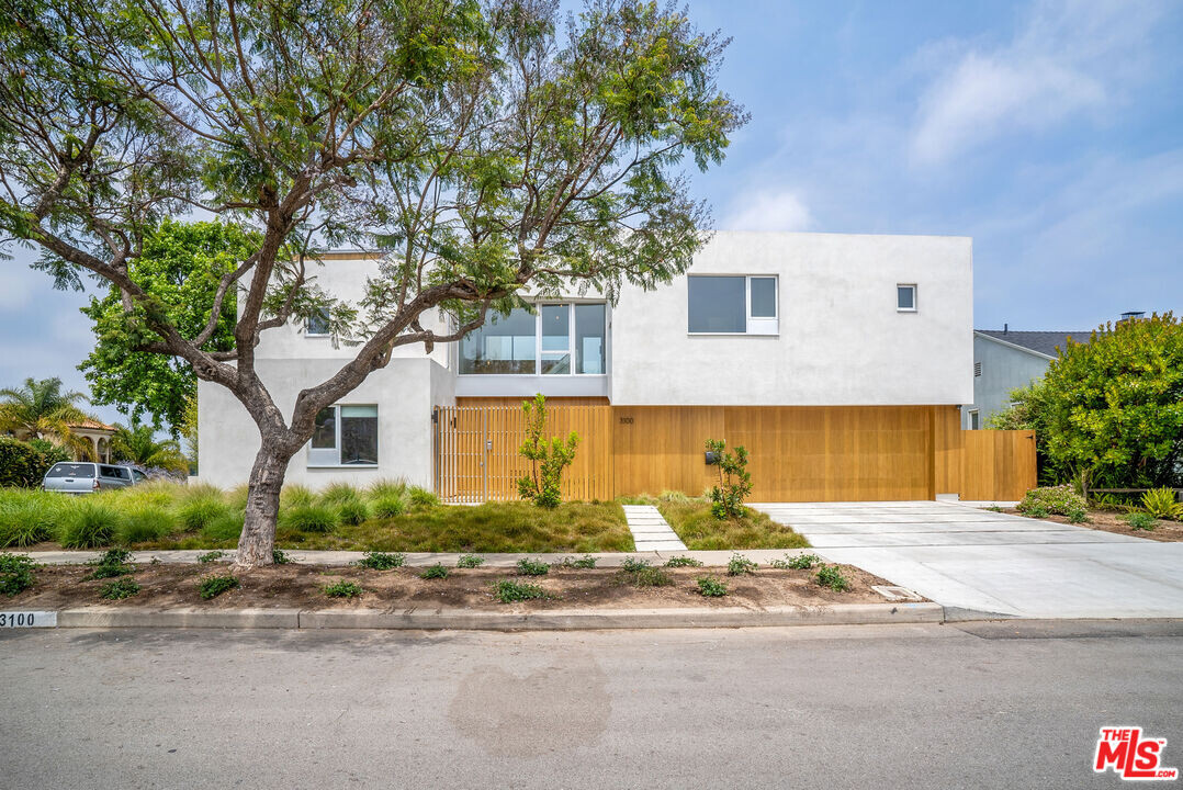 3100 Mountain View Ave in Los Angeles, CA - Building Photo