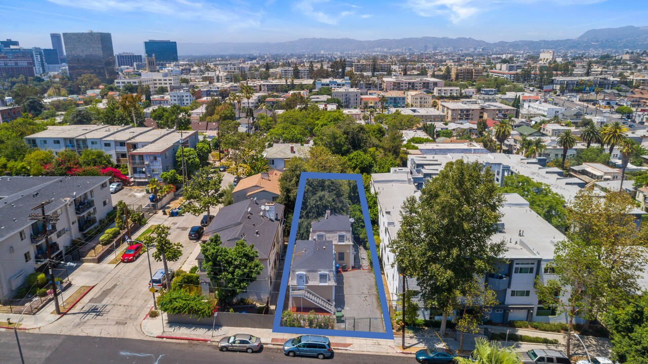 421 S Park View St in Los Angeles, CA - Building Photo