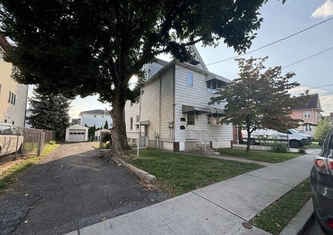 302 Wallington Ave, Unit 2