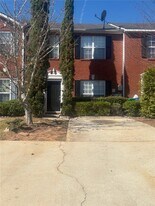 5863 Strathmoor Manor Cir in Lithonia, GA - Building Photo