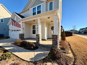 52 Comfort Ct in Fuquay Varina, NC - Foto de edificio - Building Photo