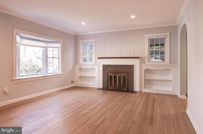 property at 403 W Rosemary Ln