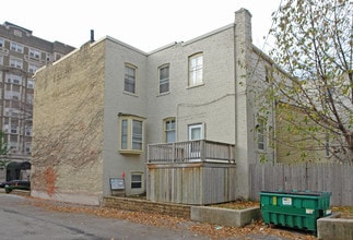 706 E Juneau Ave in Milwaukee, WI - Foto de edificio - Building Photo
