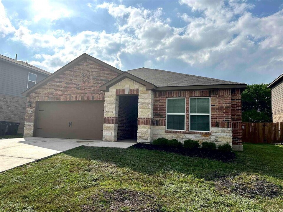 1114 Treeta Trail in Kyle, TX - Building Photo