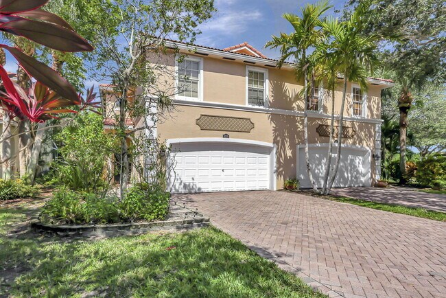 property at 9205 Villa Palma Ln