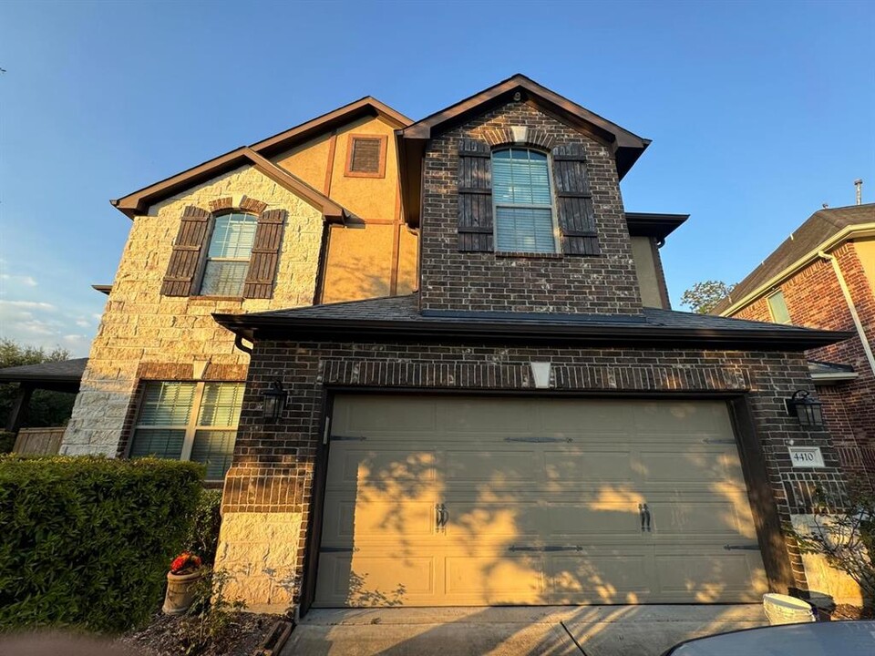 4410 Lodge Vine Ct in Sugar Land, TX - Building Photo