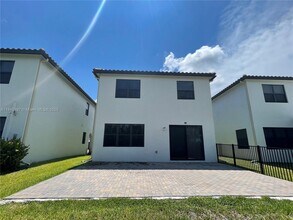 8951 Madrid Cir in Naples, FL - Building Photo - Building Photo