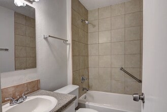 410 Vista W Ct, Unit 410 Vista West Ct Unit A in Bastrop, TX - Foto de edificio - Building Photo