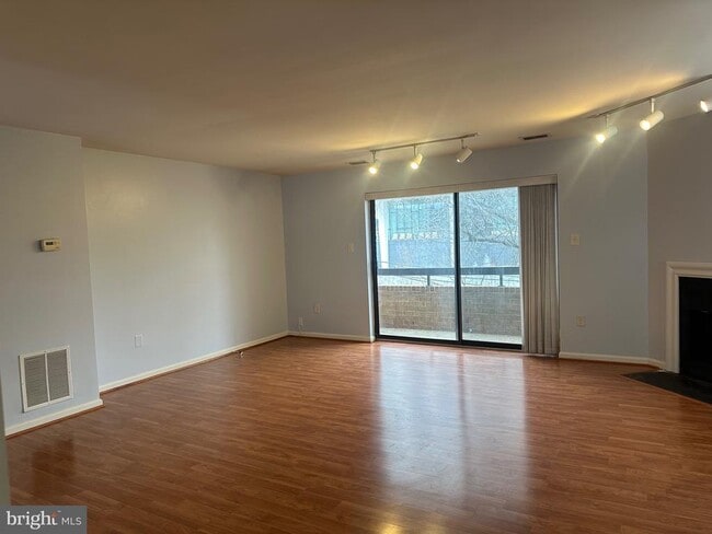 32 Dudley Ct in Bethesda, MD - Building Photo - Building Photo