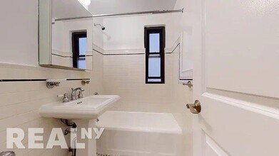 141 E 56th St in New York, NY - Building Photo - Building Photo