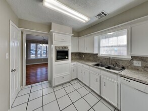 1906 Tucumcari Dr in Houston, TX - Foto de edificio - Building Photo