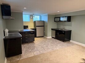 2403 Upland Pl, Unit 1 in Cincinnati, OH - Building Photo