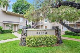 18350 SE Wood Haven Ln in Jupiter, FL - Building Photo