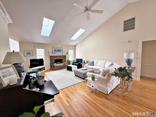 490 Wolf Run in Shelton, CT - Building Photo - Building Photo