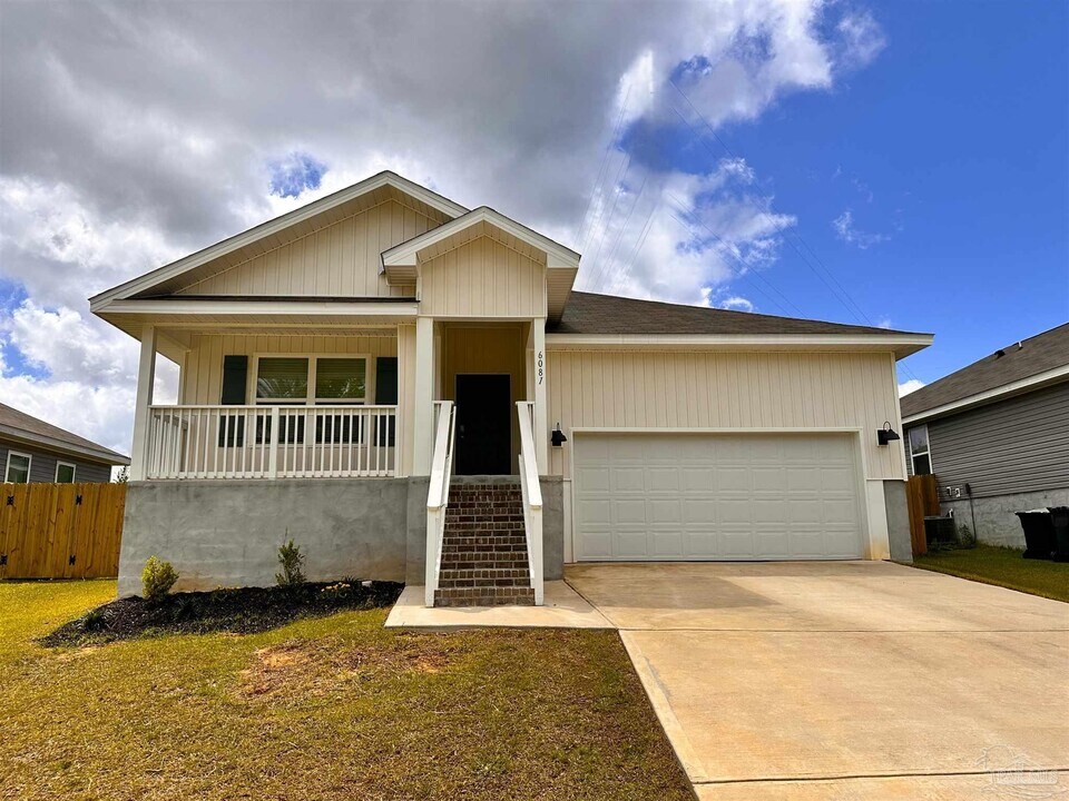 6081 Secretariat Wy in Pensacola, FL - Building Photo