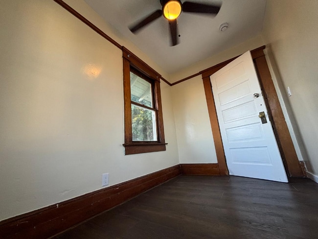 526 W 49th St in Los Angeles, CA - Building Photo - Building Photo