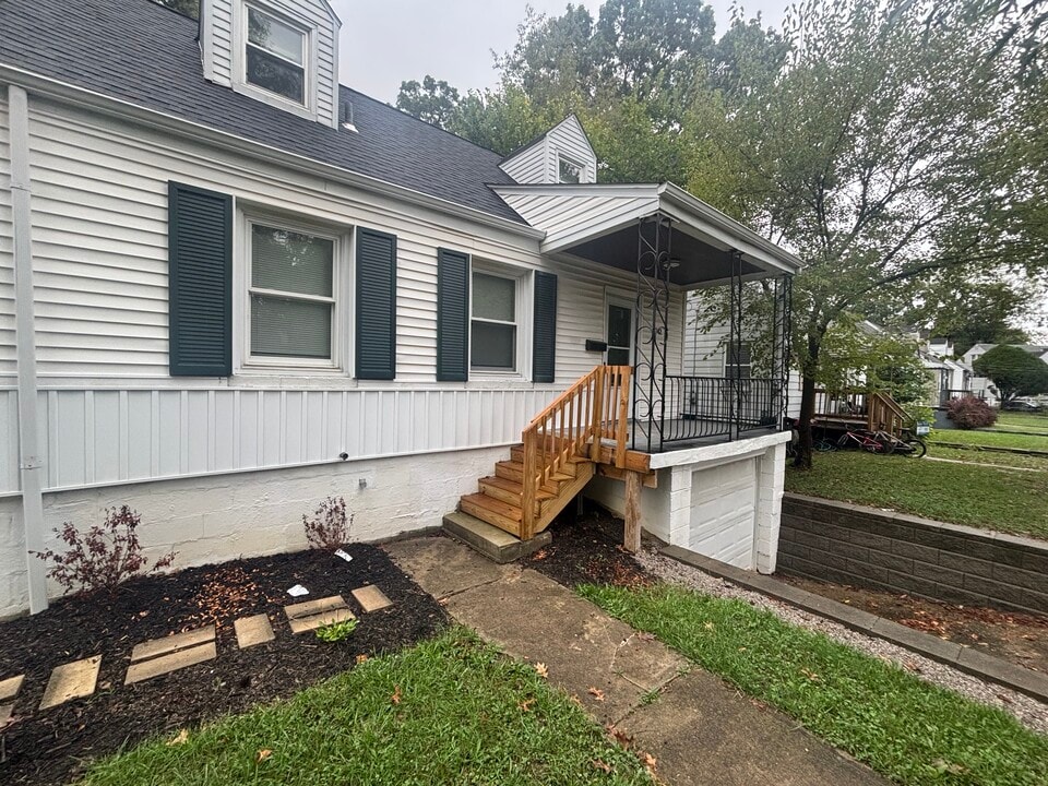 3742 Anioton Ct in Cincinnati, OH - Foto de edificio