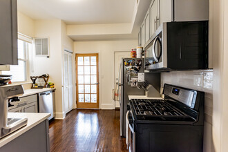 2251 W Melrose St, Unit 1 in Chicago, IL - Building Photo - Building Photo