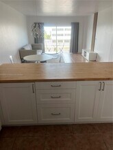 1455 N Treasure Dr in North Bay Village, FL - Foto de edificio - Building Photo