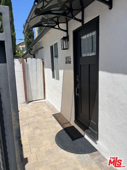 property at 5901 1/2 Encino Ave