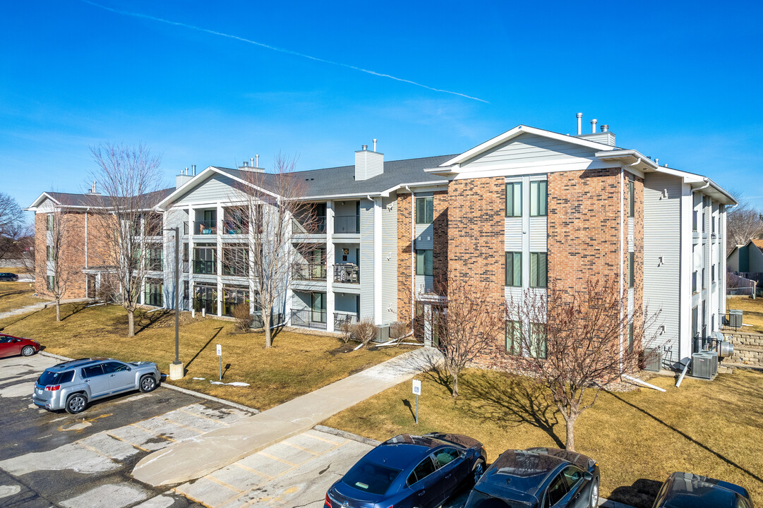 Plumwood Terrace Condominiums in Urbandale, IA - Building Photo