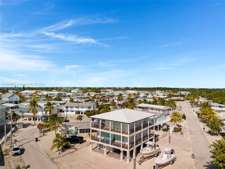 144 Blue Harbor Dr in Tavernier, FL - Building Photo