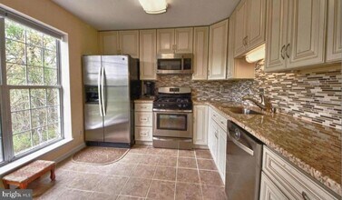 9296 Cardinal Forest Ln in Lorton, VA - Building Photo - Building Photo